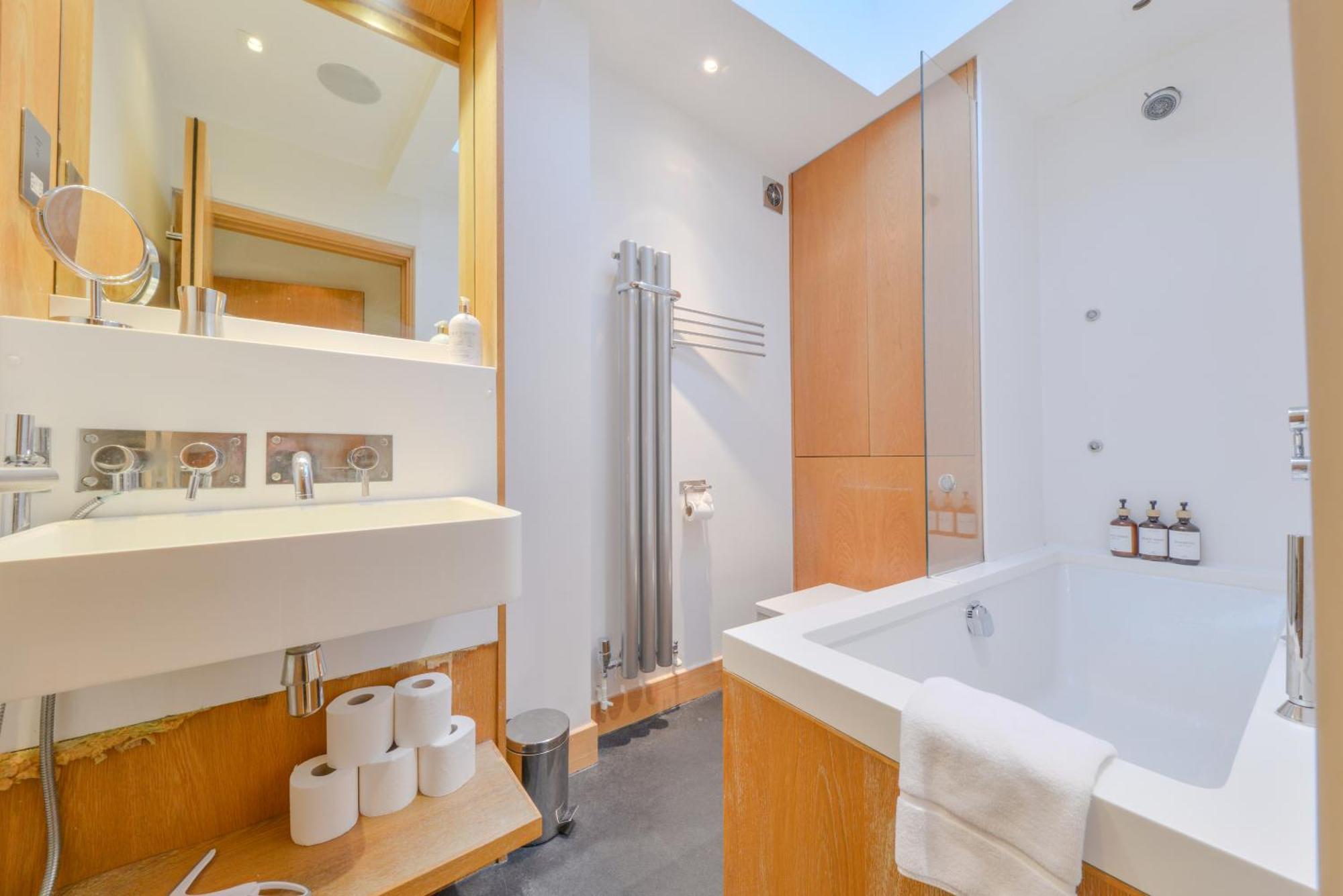 Central Two Bedroom Apartments St Albans By Central Stays Short Lets & Serviced Accommodation With Free Parking Extérieur photo